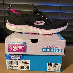 Sketchers memory foam shoes